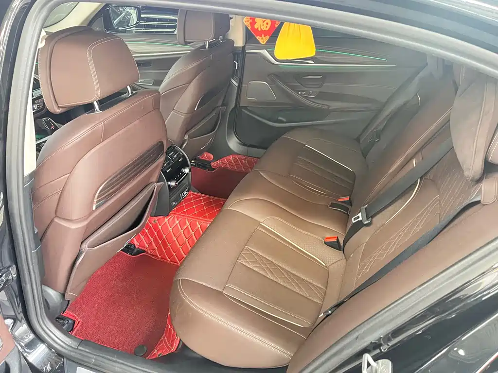 BMW 5 Series — миниатюра 8