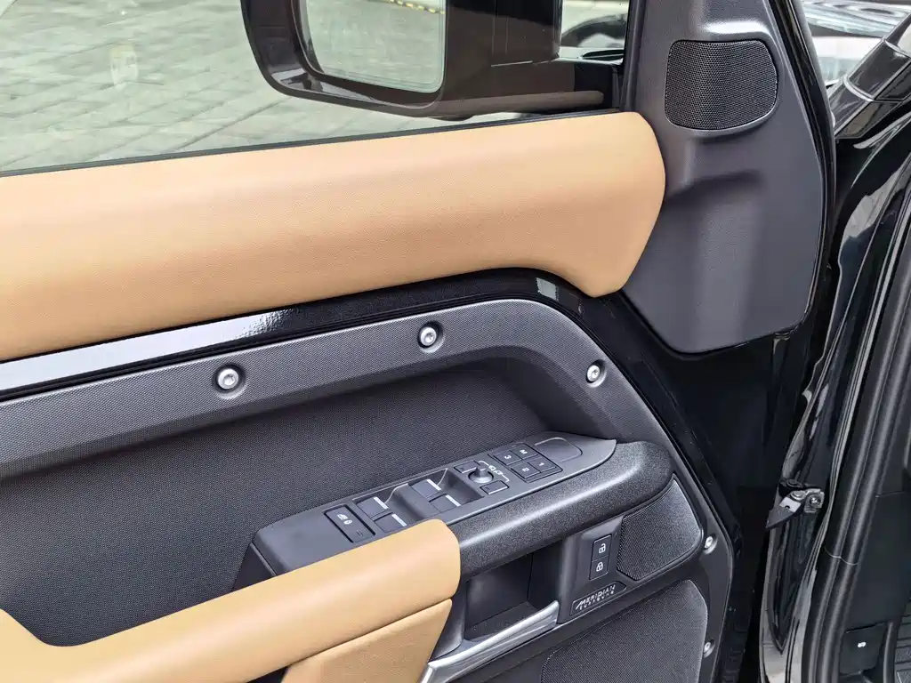Land Rover Defender — миниатюра 9