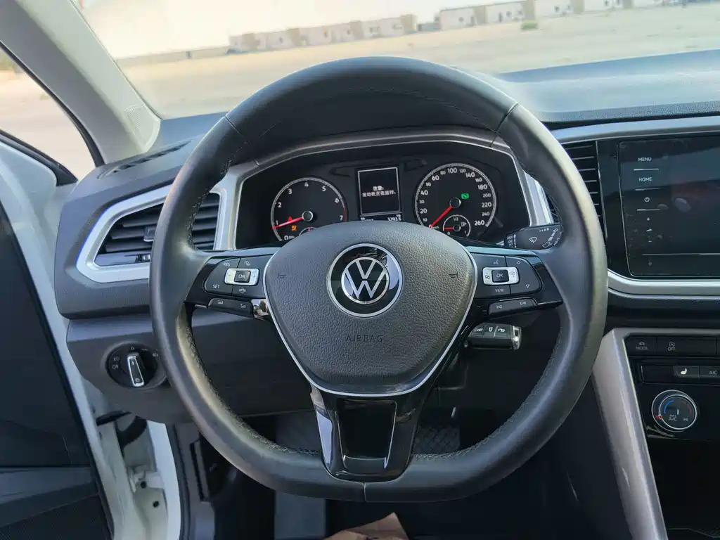 Volkswagen T-Roc — миниатюра 7