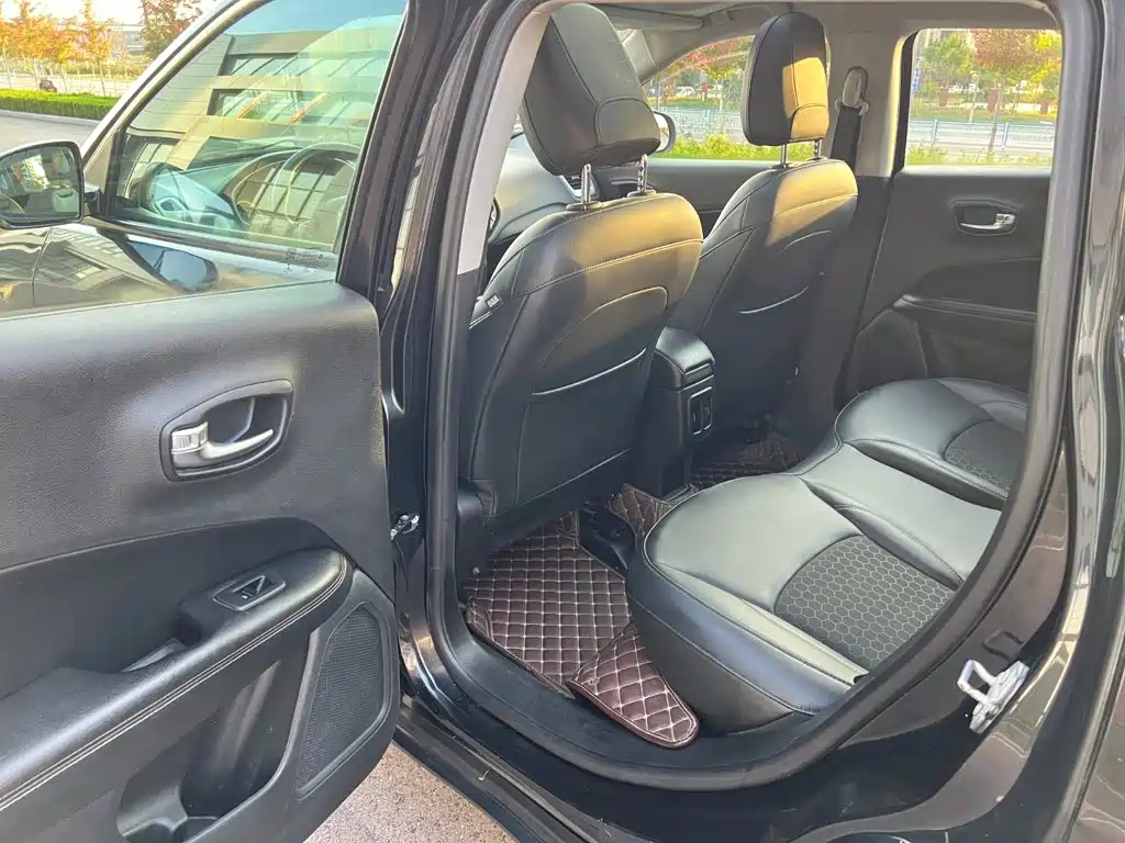 Jeep Compass — миниатюра 7