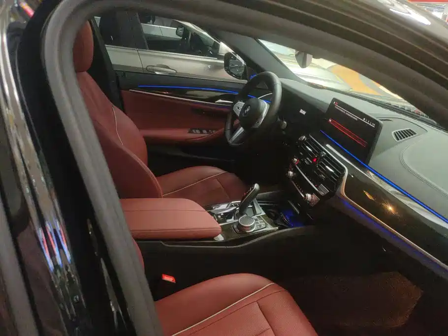 BMW 5 Series — миниатюра 8