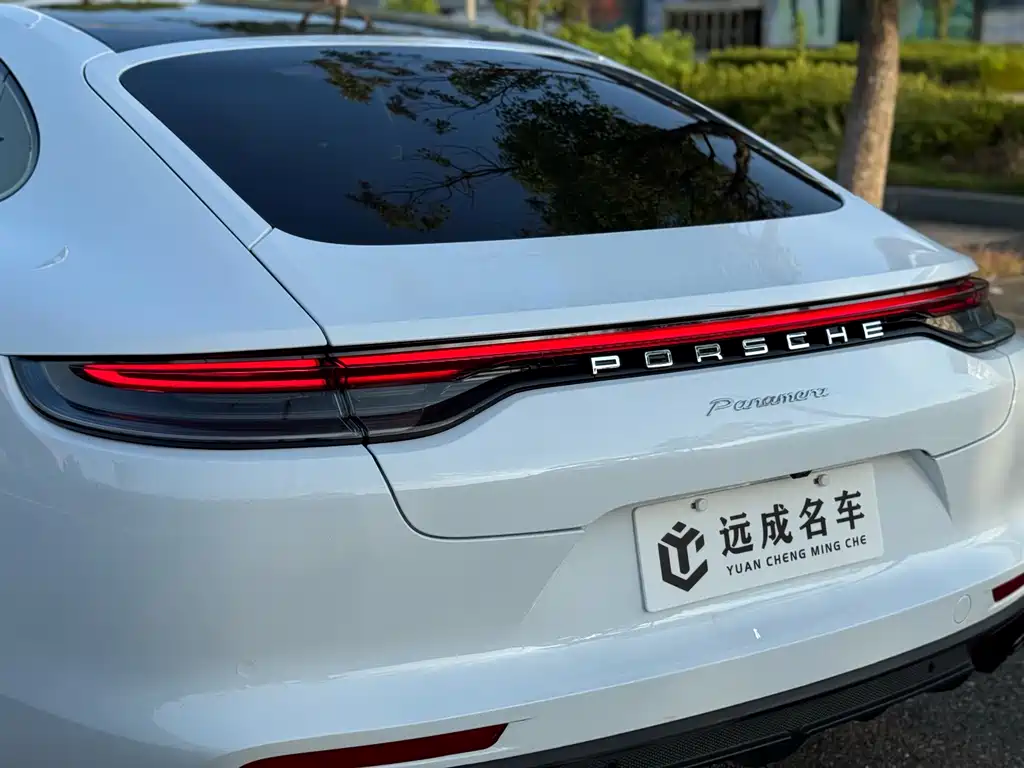 PORSCHE PANAMERA
