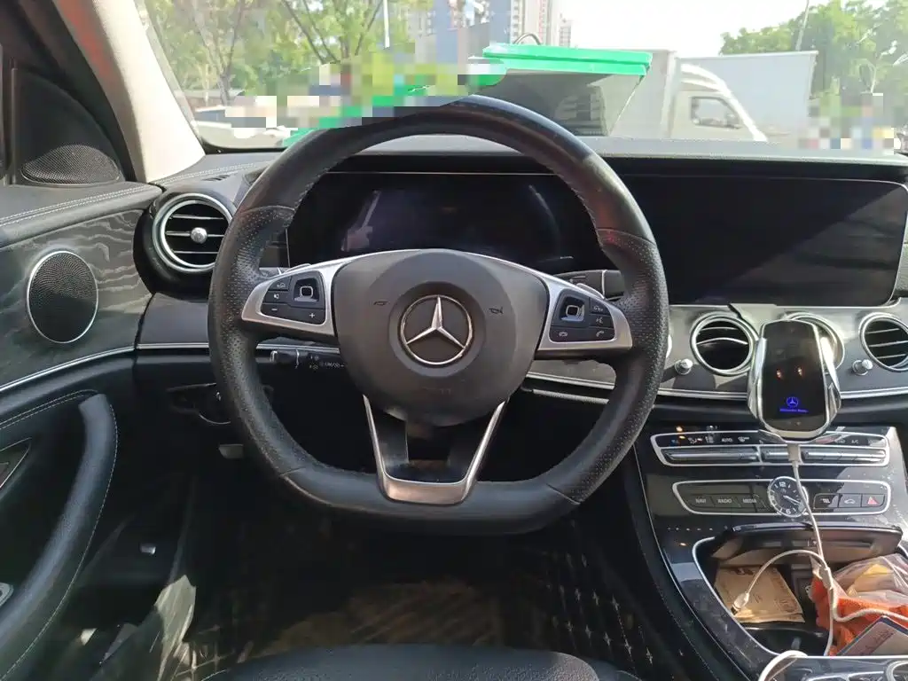 Mercedes-Benz E-Class — миниатюра 3