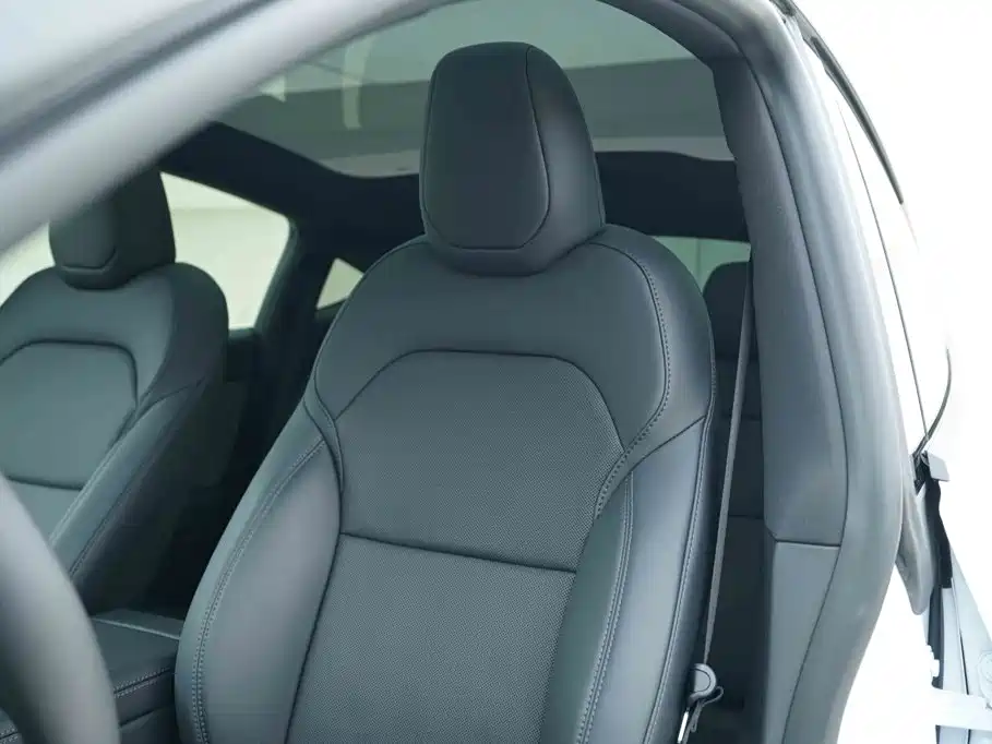 Tesla Model Y — миниатюра 12