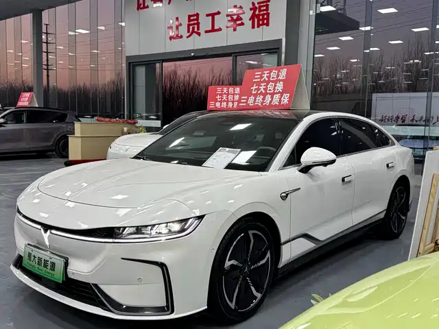 VOYAH LANTU CHASING LIGHT 2024