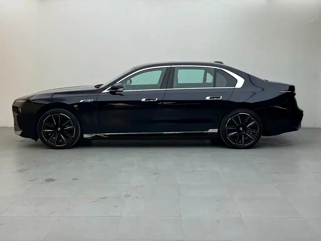 BMW i7 — миниатюра 3