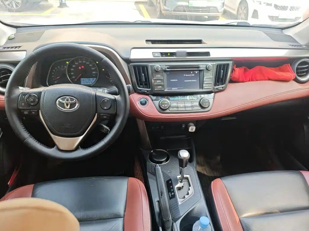 Toyota RAV4 — миниатюра 13