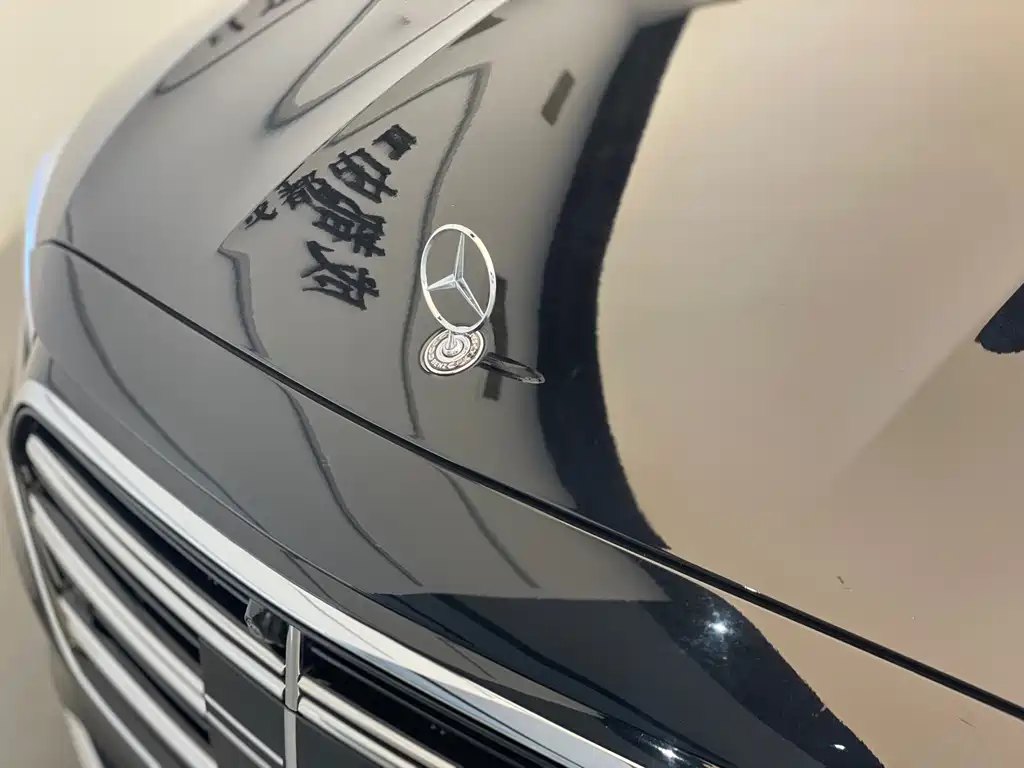 Mercedes-Benz E-Class — миниатюра 2