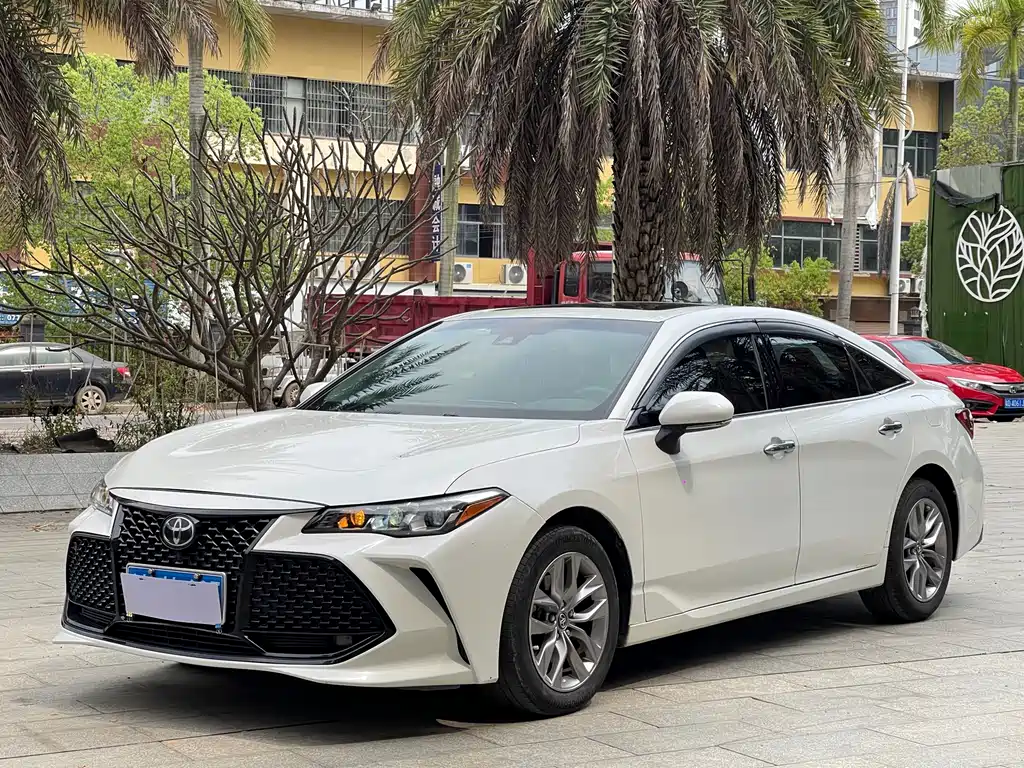 Купить Toyota Avalon