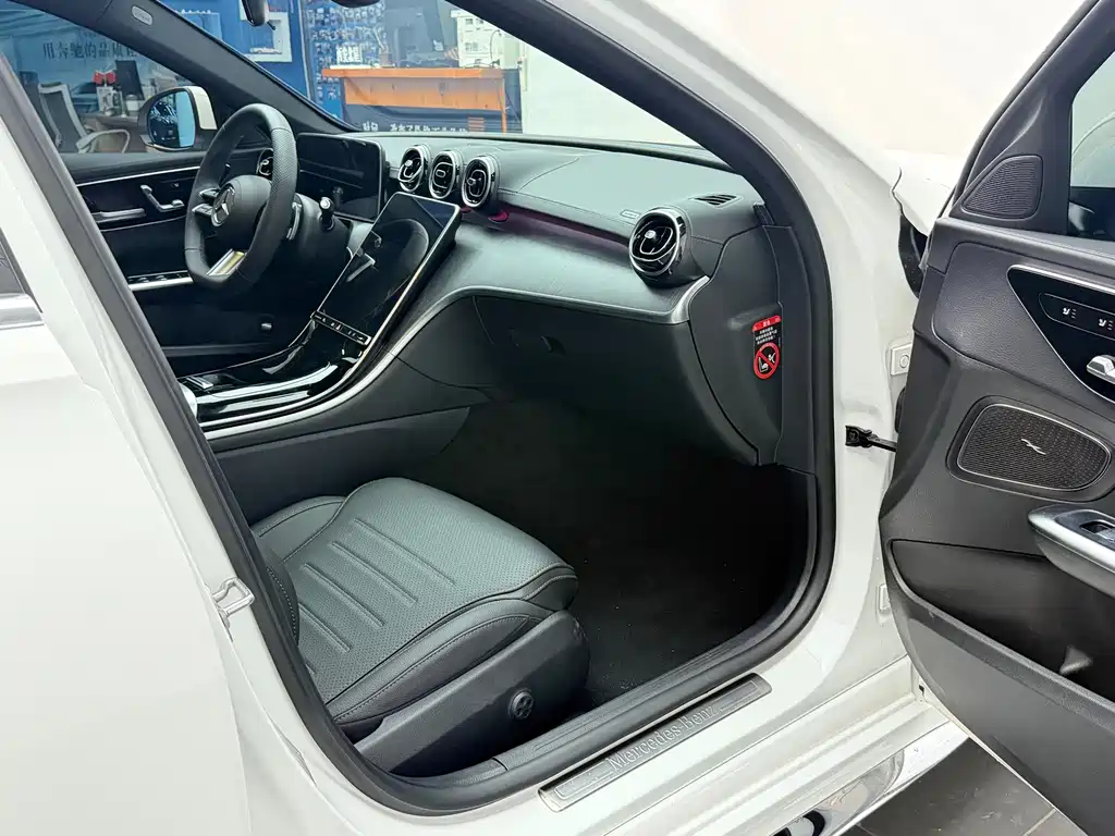 Mercedes-Benz C-Class — миниатюра 16
