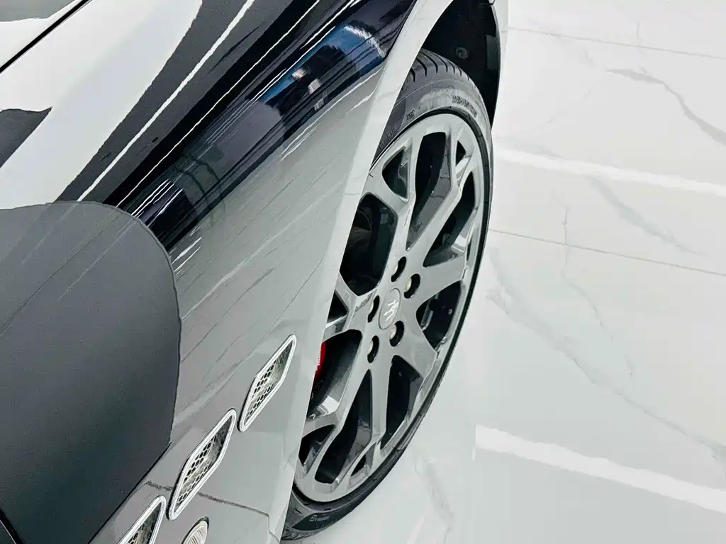 Maserati GranTurismo — миниатюра 18