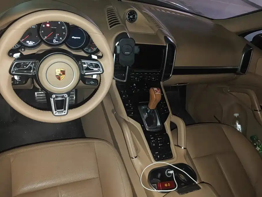 Porsche Cayenne — миниатюра 12
