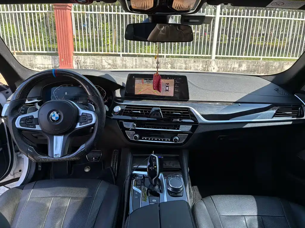 BMW 5 Series — миниатюра 8
