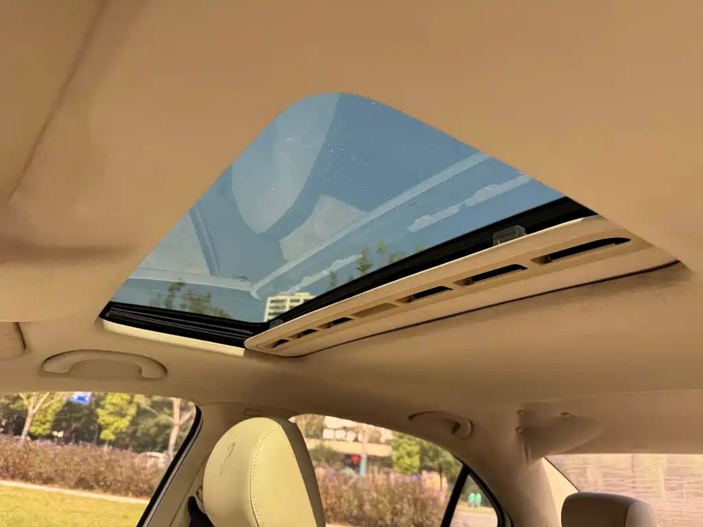 Skoda Rapid — миниатюра 10