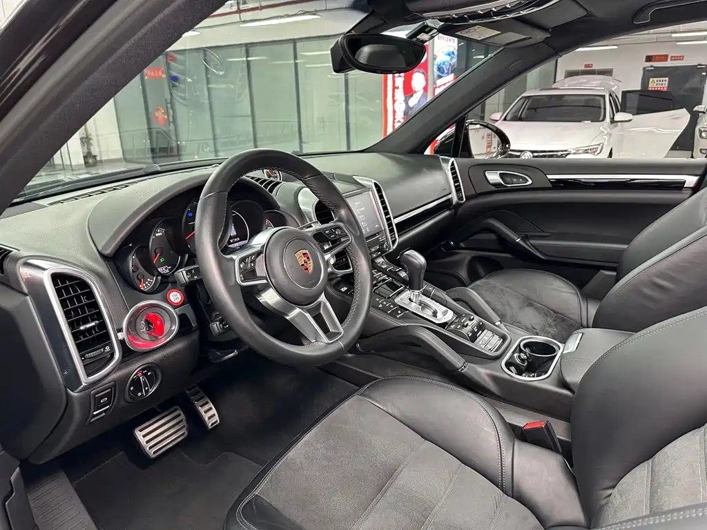 Porsche Cayenne — миниатюра 11