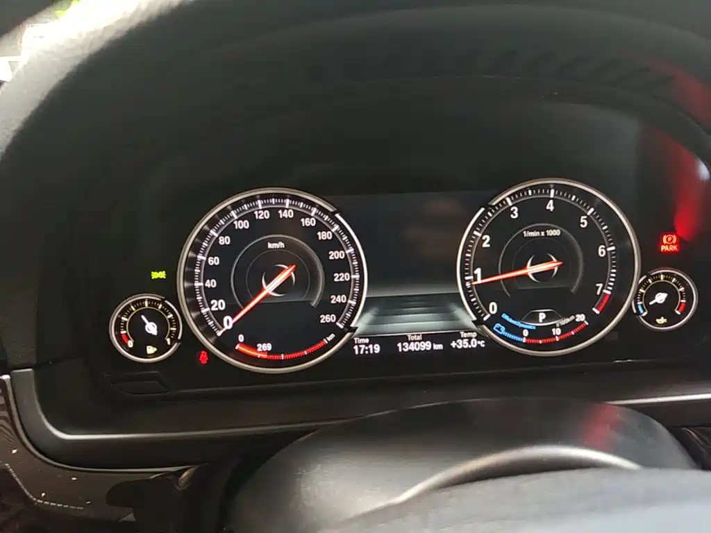 BMW 5 Series — миниатюра 12