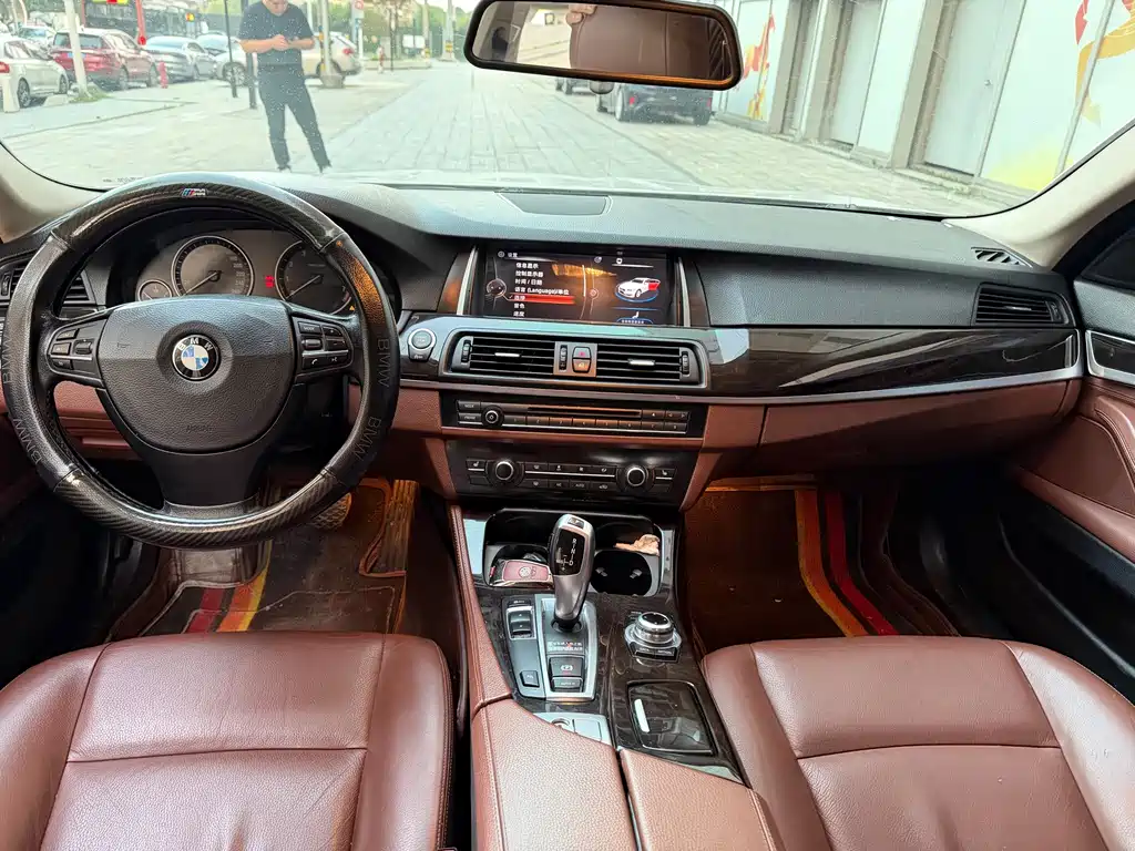 BMW 5 Series — миниатюра 6