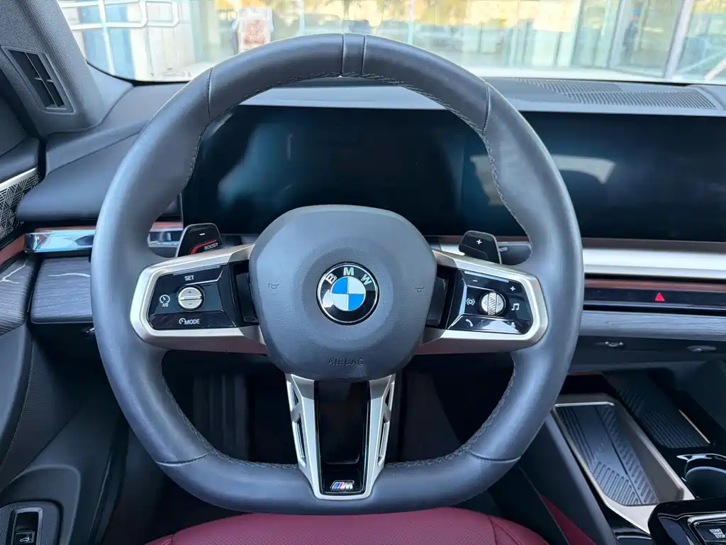 BMW 5 Series — миниатюра 6
