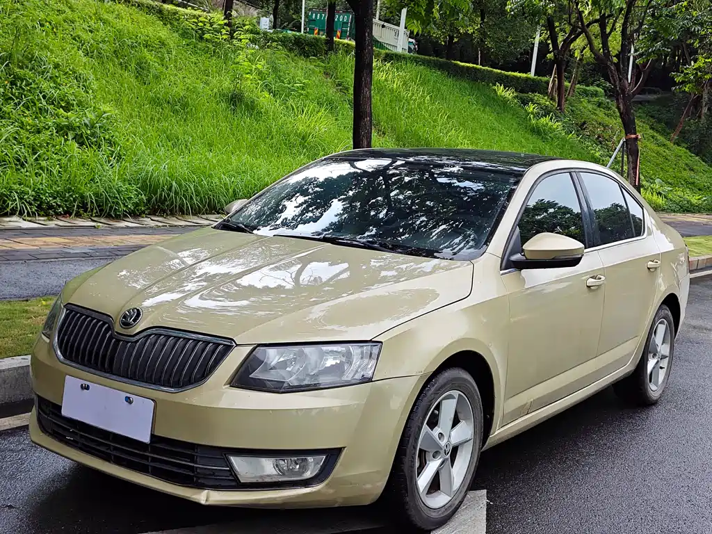 Skoda Octavia 2015 1.6L AT