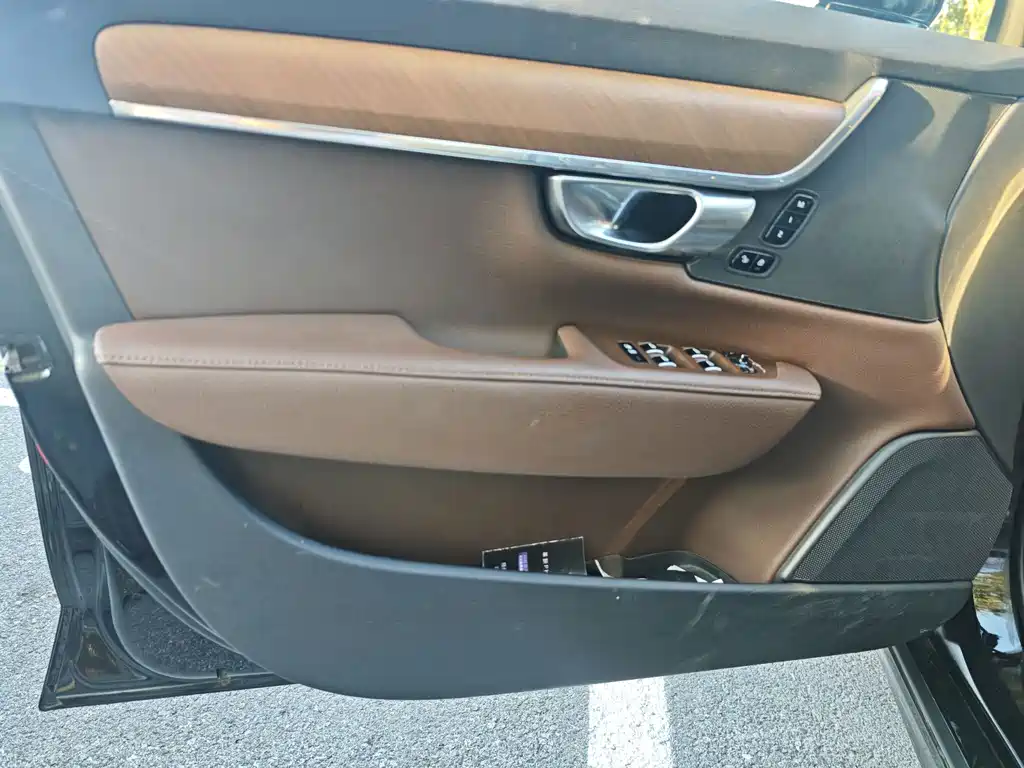 Volvo S90 — миниатюра 5