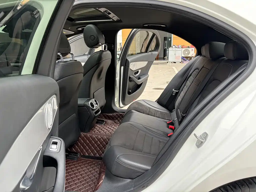 Mercedes-Benz C-Class — миниатюра 13