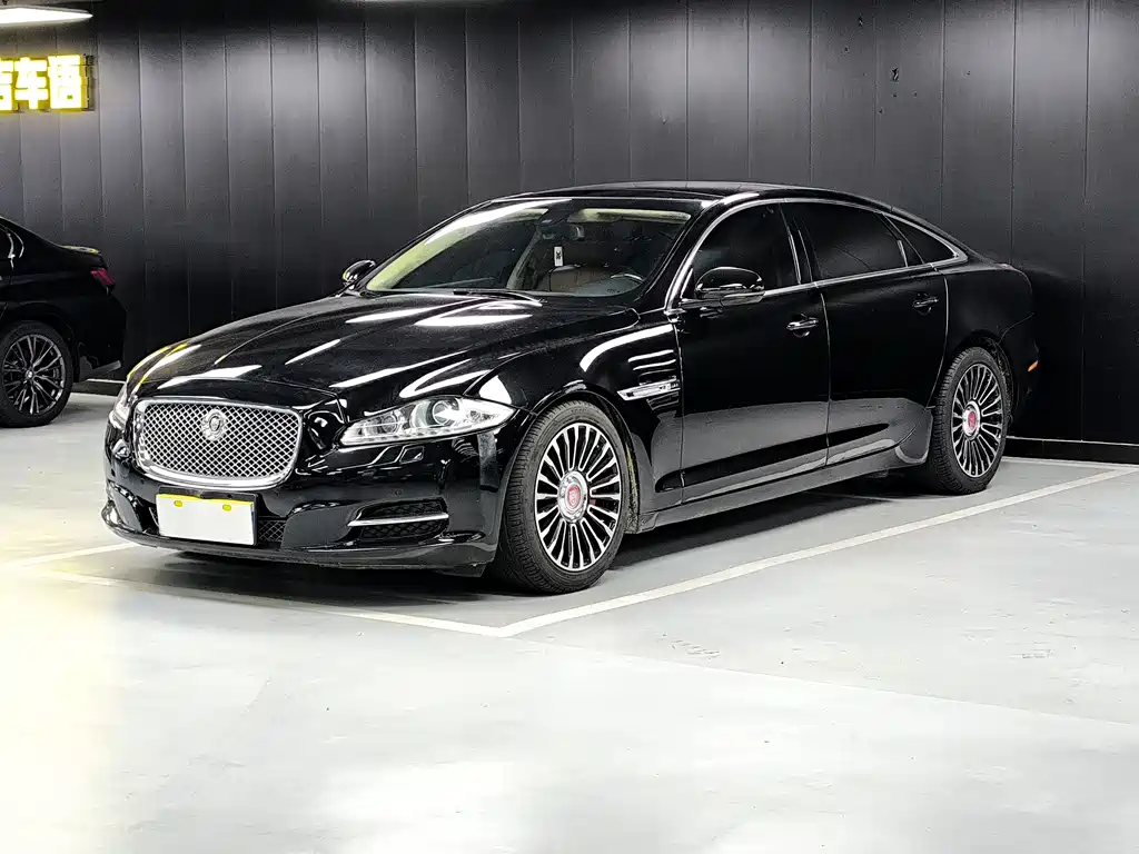 Купить Jaguar XJ