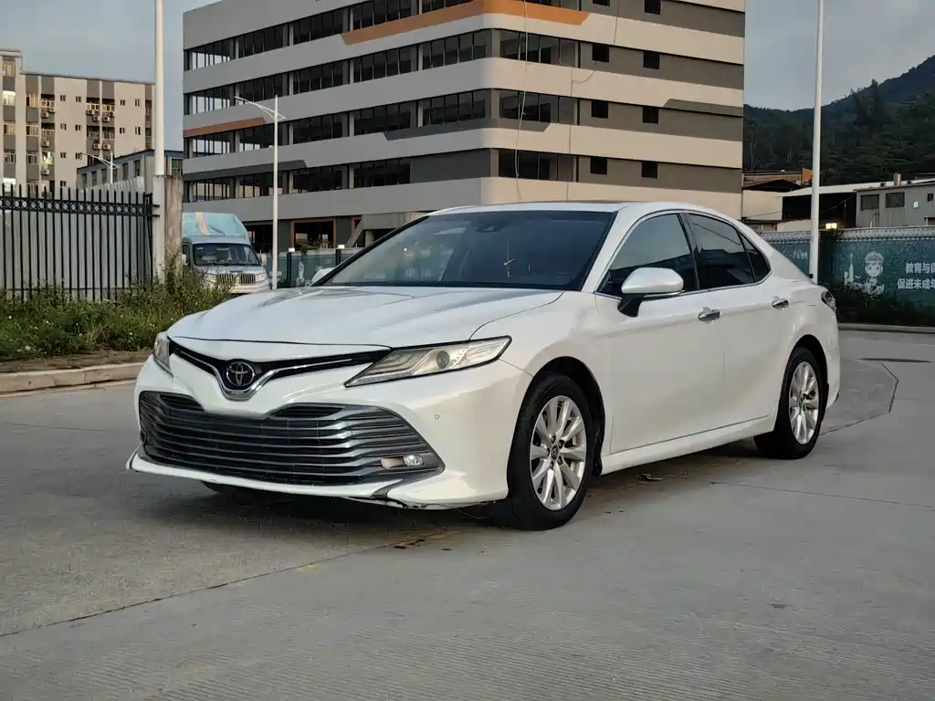 Toyota Camry 2019 2.0G Luxury V