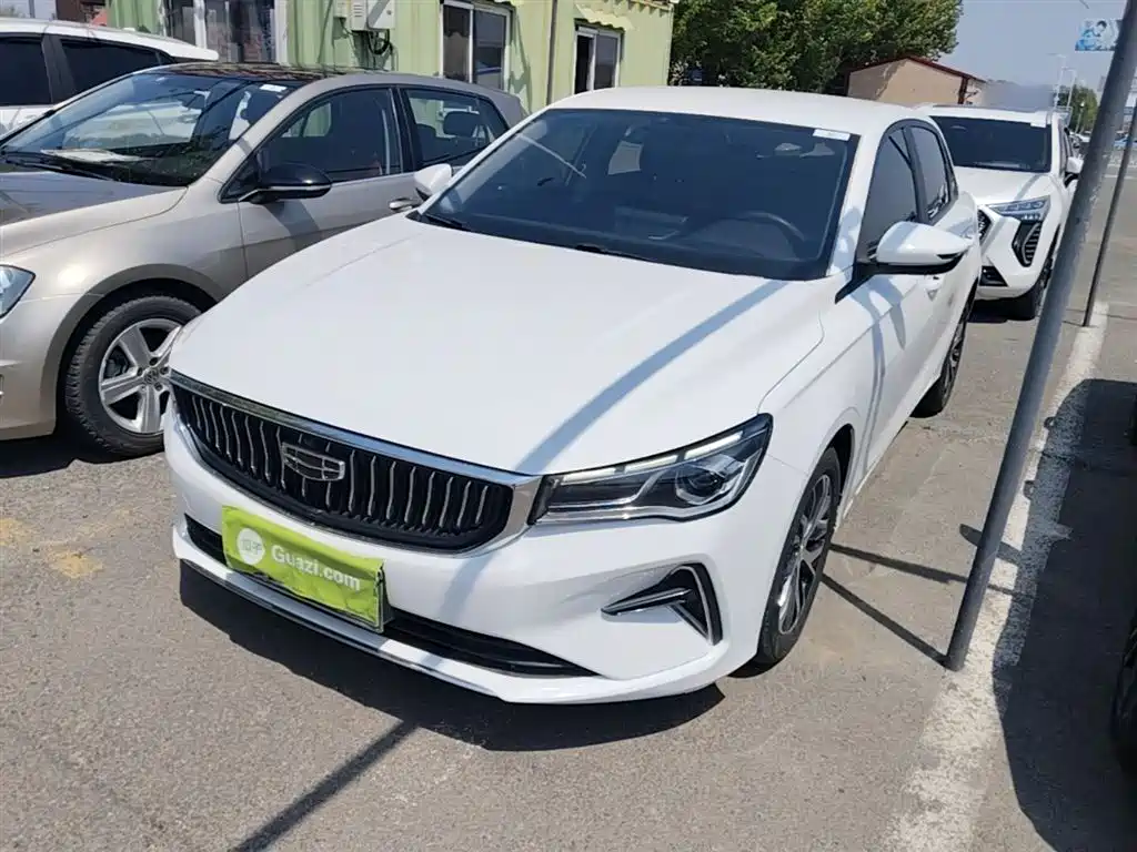 Geely Emgrand 2022
