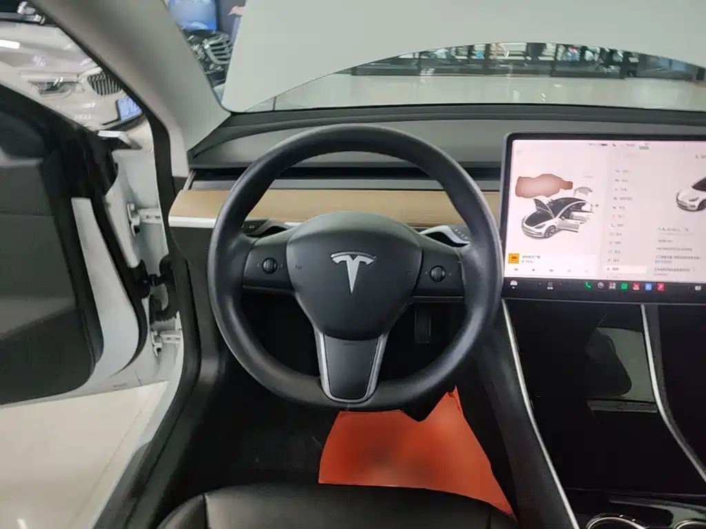 Tesla Model 3 — миниатюра 11