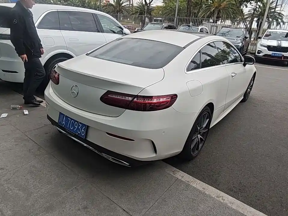 MERCEDES-BENZ E CLASS