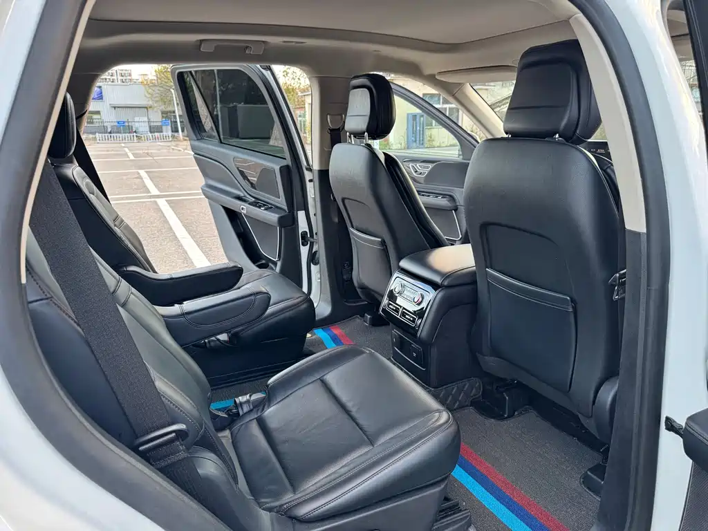 Lincoln Aviator — миниатюра 18
