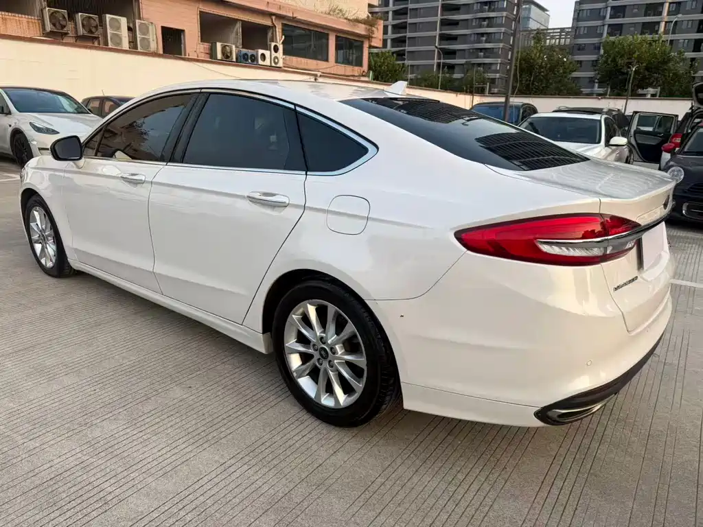 Ford Mondeo — миниатюра 10