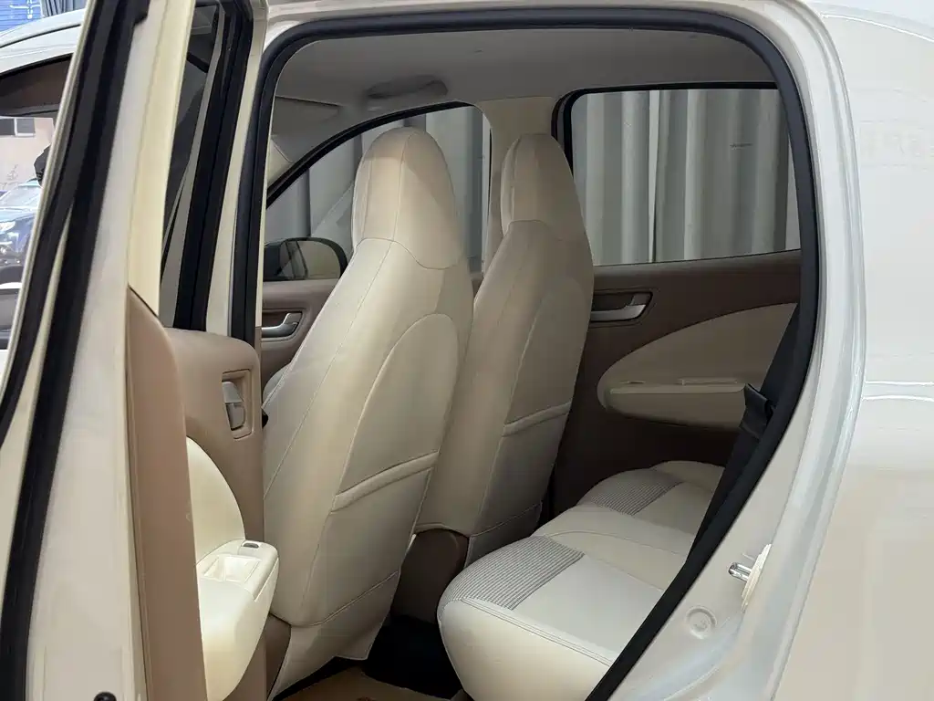 Wuling MINIEV — миниатюра 6