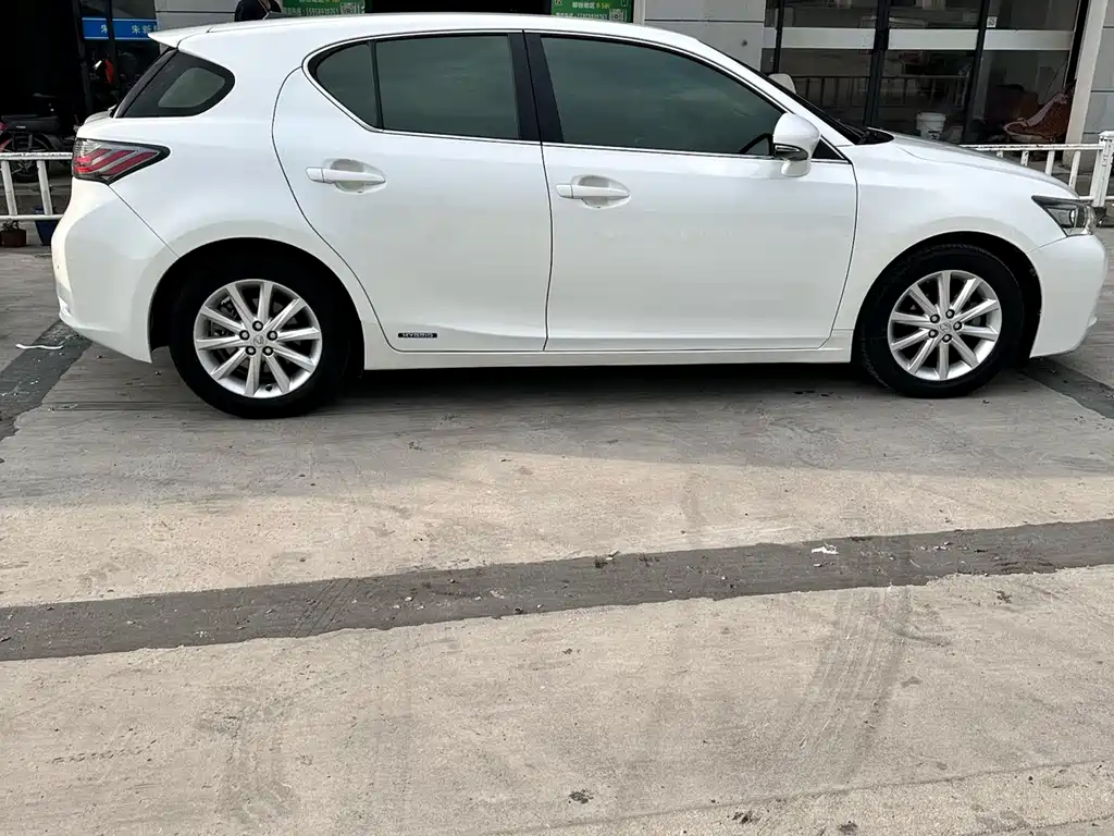 Lexus CT 2013 CT200h