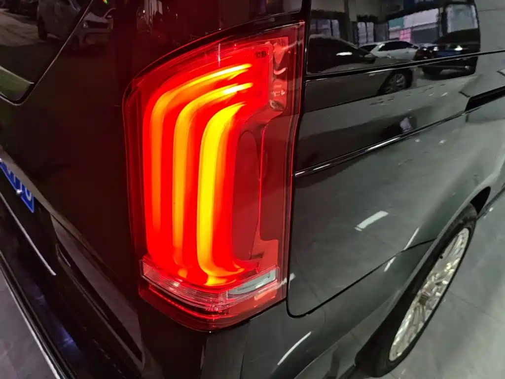 Mercedes-Benz V-Class — миниатюра 8