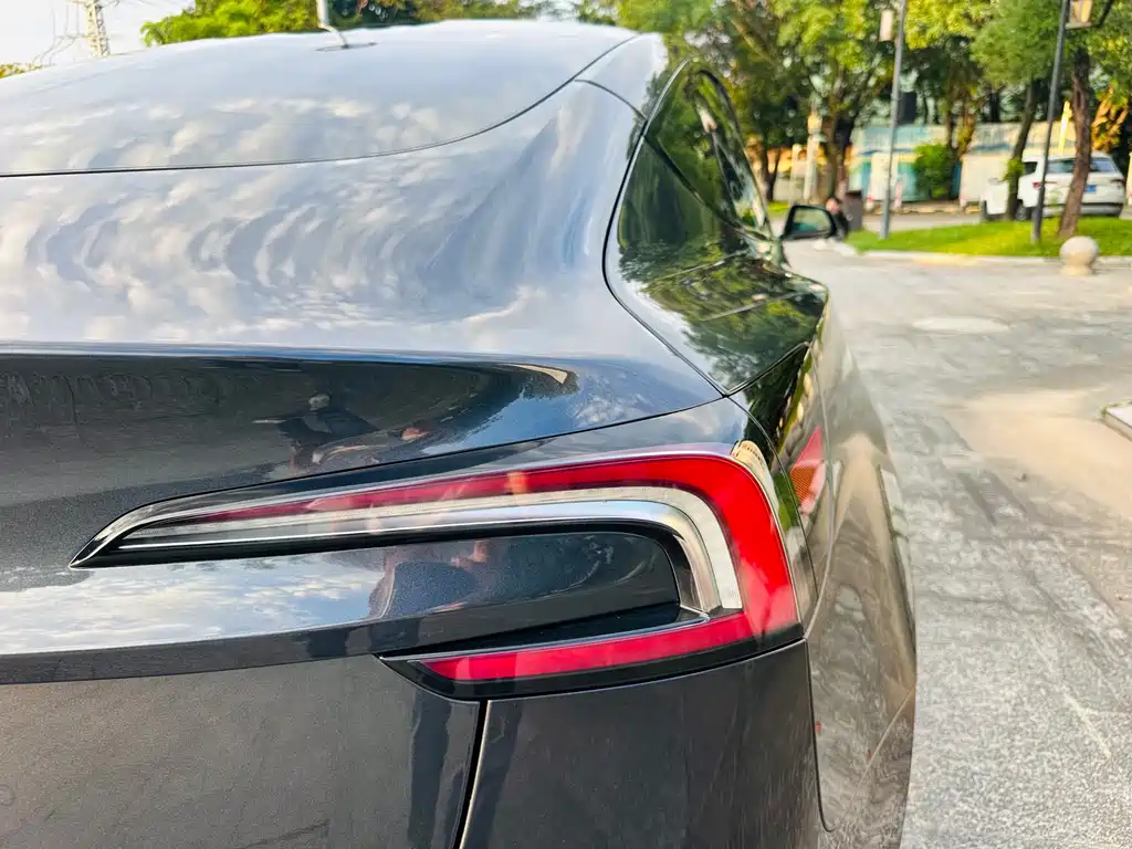 Tesla Model 3 — миниатюра 9
