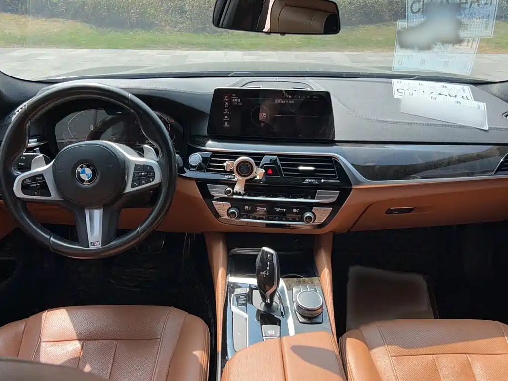 BMW 5 Series — миниатюра 12