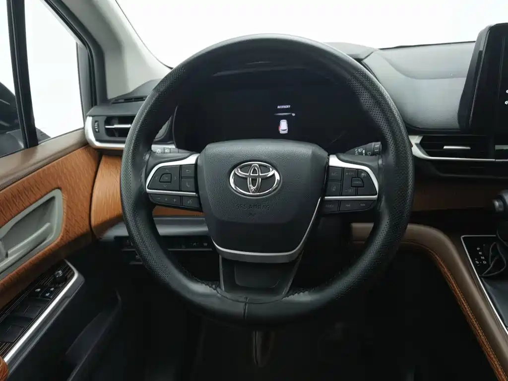 Toyota Granvia — миниатюра 11
