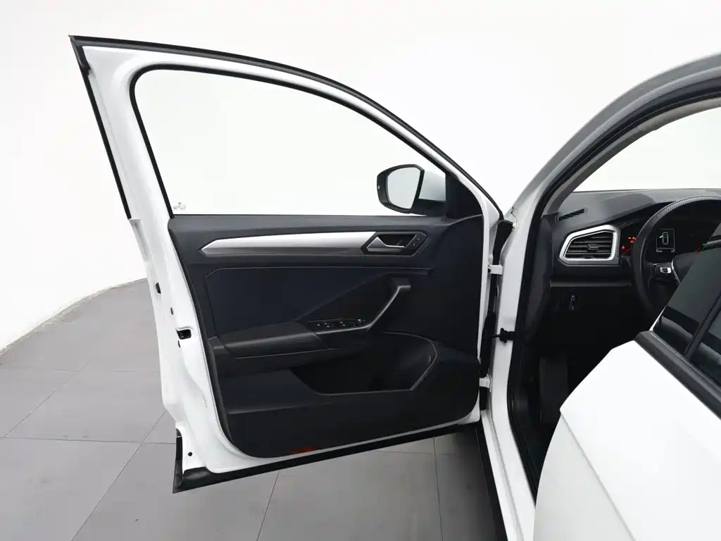 Volkswagen T-Roc — миниатюра 8