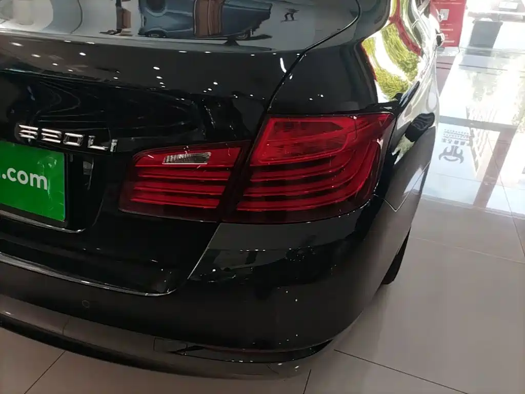 BMW 5 Series — миниатюра 8