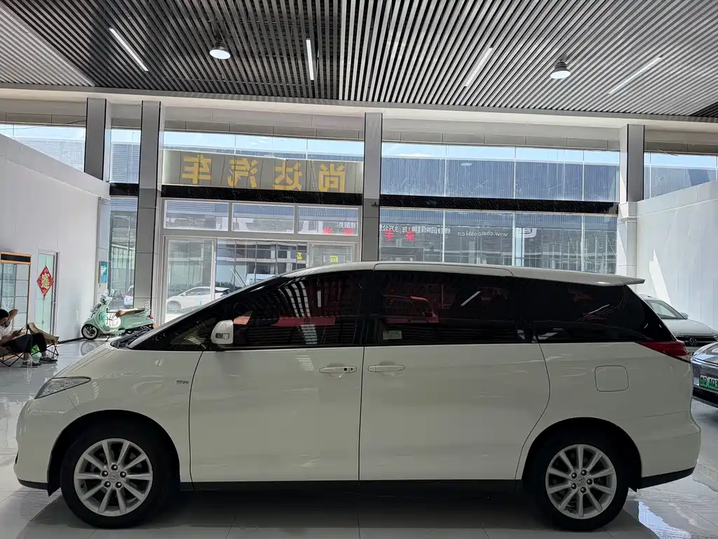 Toyota Previa — миниатюра 3