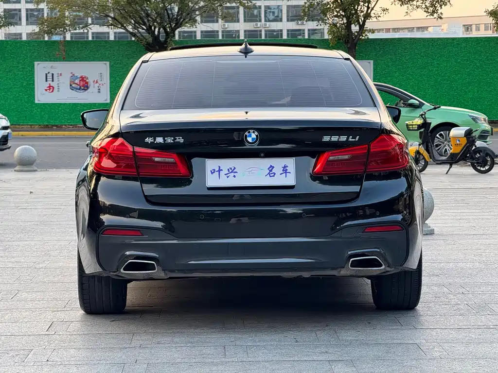 BMW 5 Series — миниатюра 15