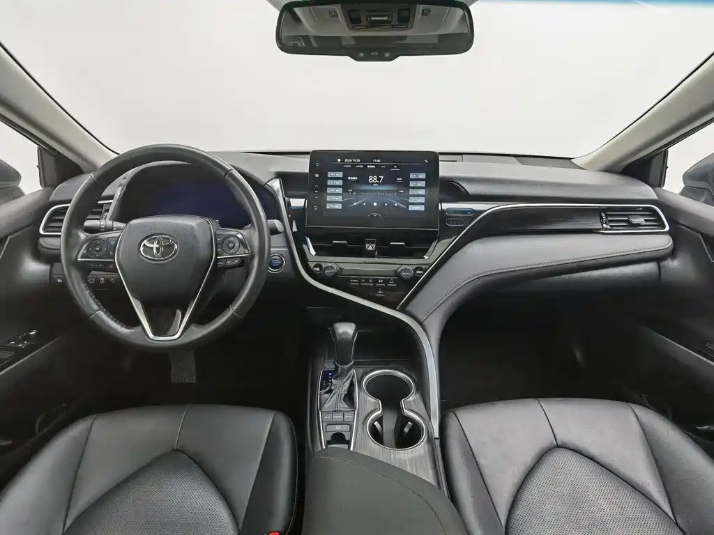 Toyota Camry — миниатюра 5