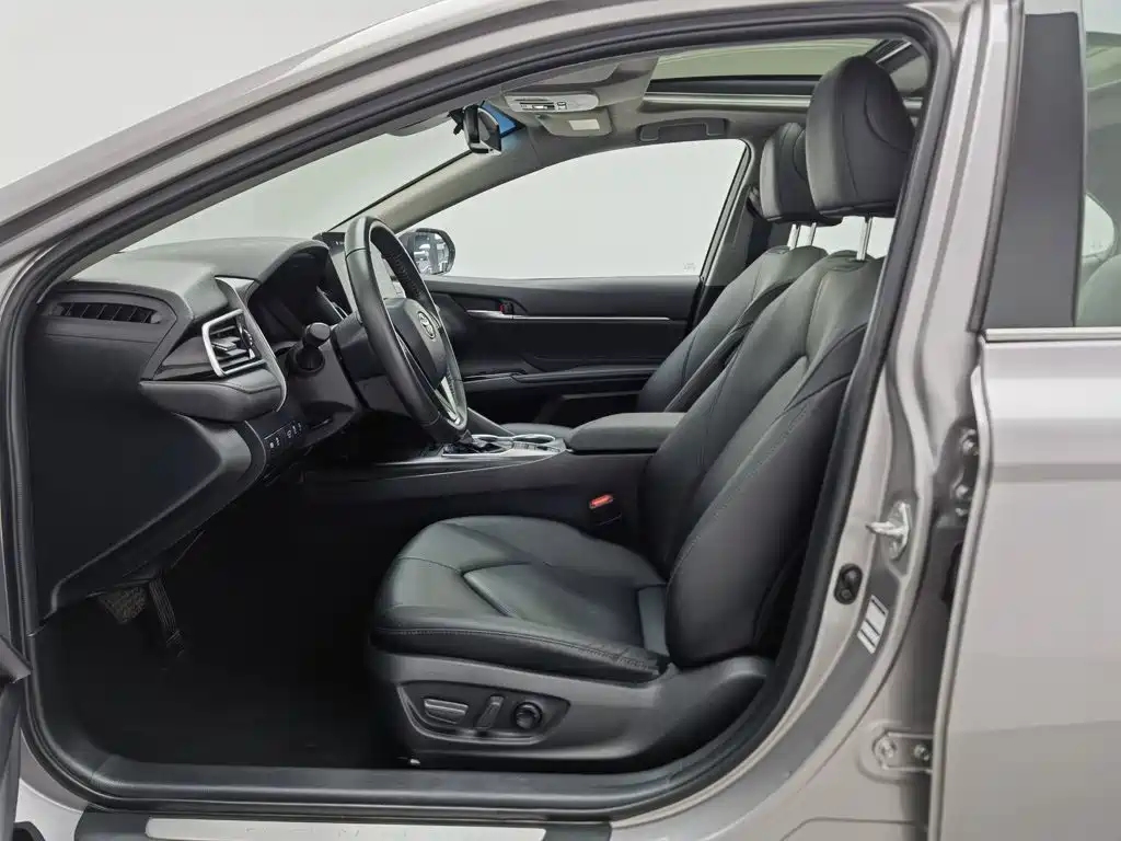 Toyota Camry — миниатюра 10