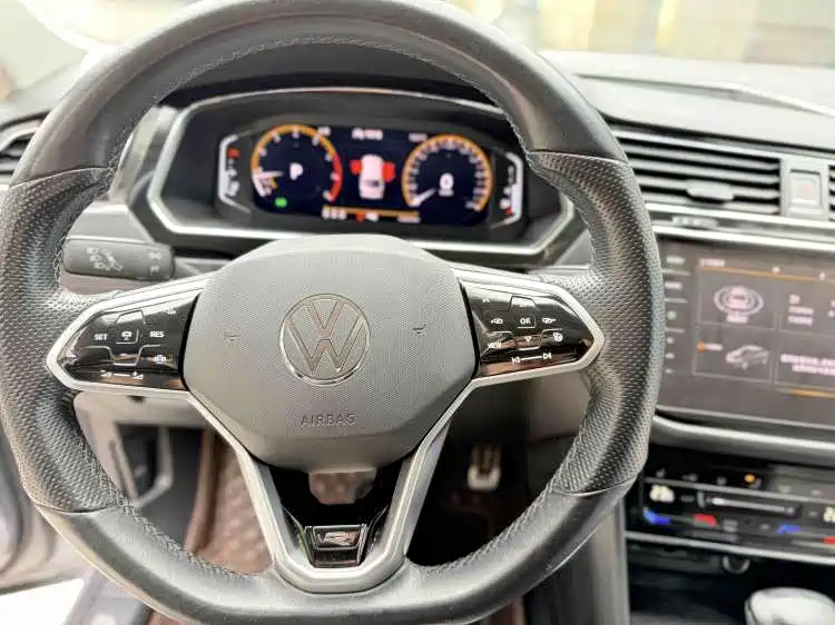 VOLKSWAGEN TIGUAN X