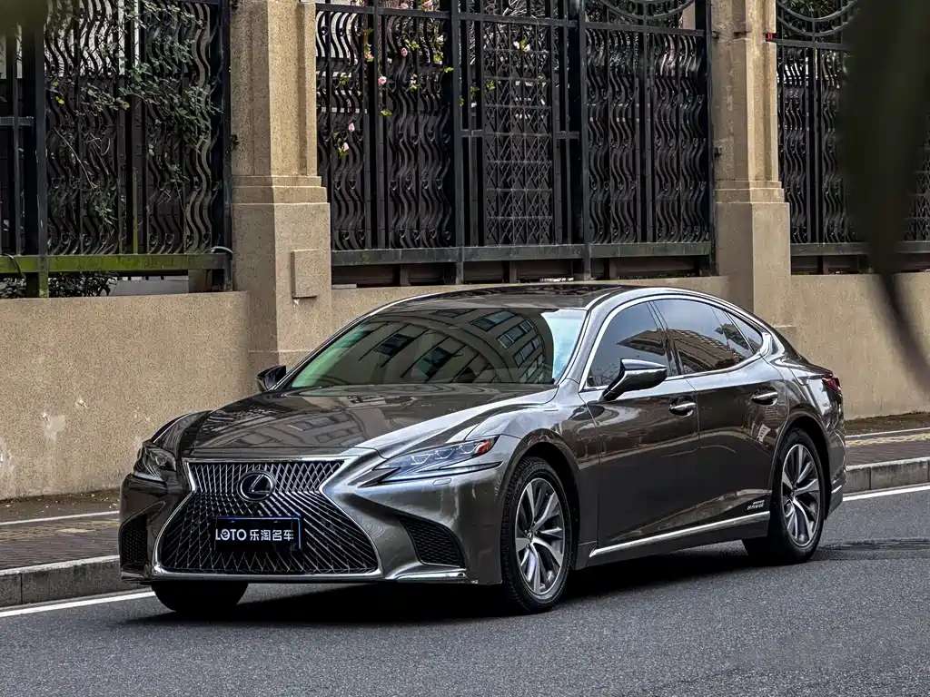 LEXUS LS