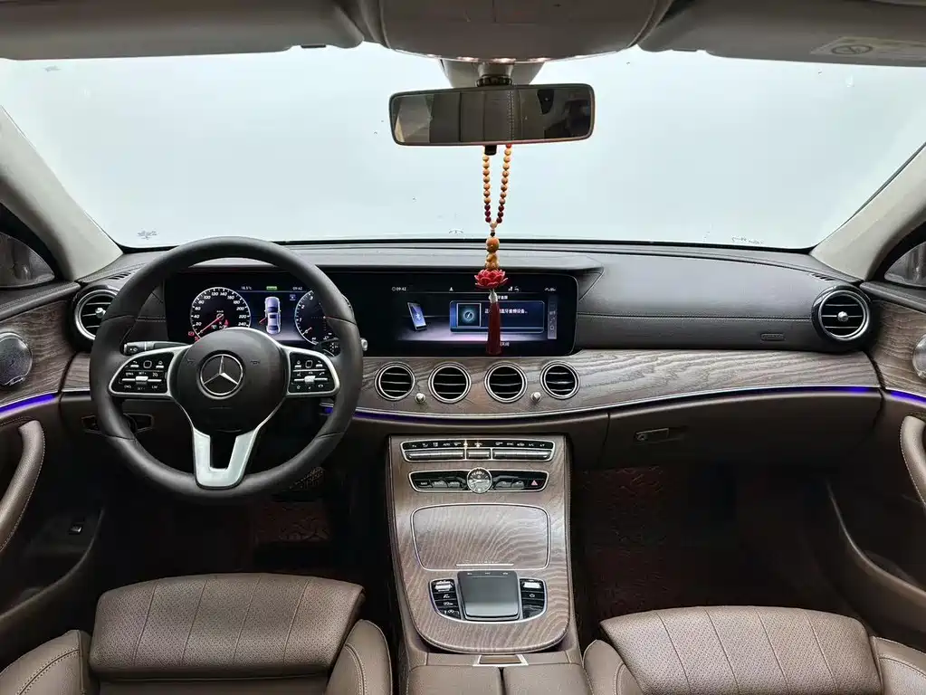 Mercedes-Benz E-Class — миниатюра 8