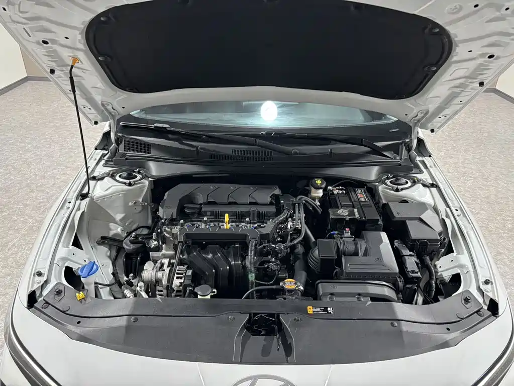 Hyundai Elantra — миниатюра 19