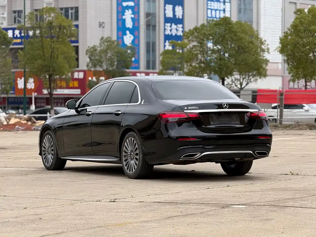 MERCEDES-BENZ E CLASS