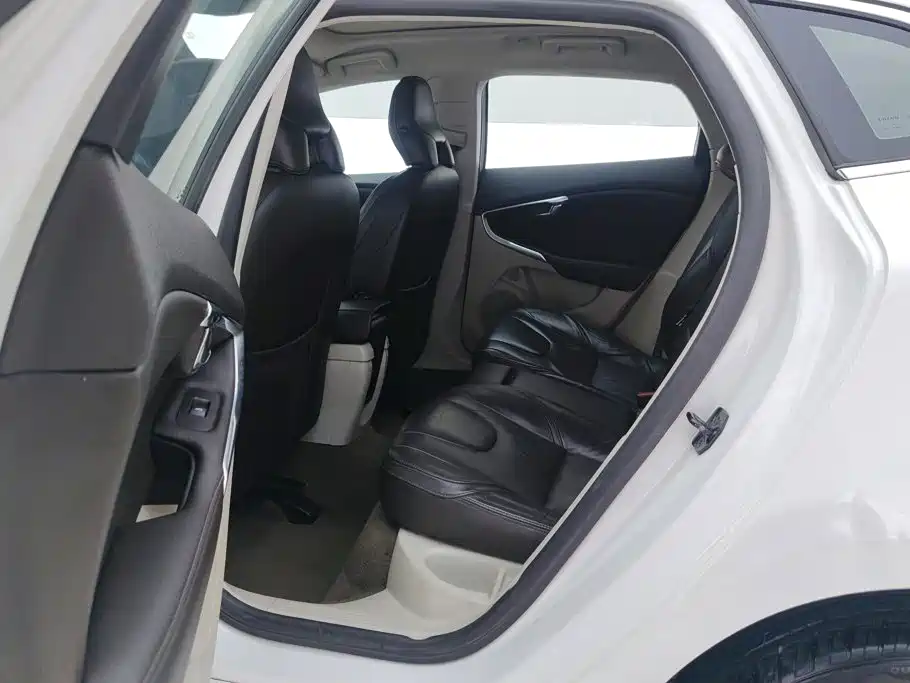 Volvo V40 — миниатюра 11